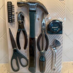 Anvil Black and Silver Tool Kit